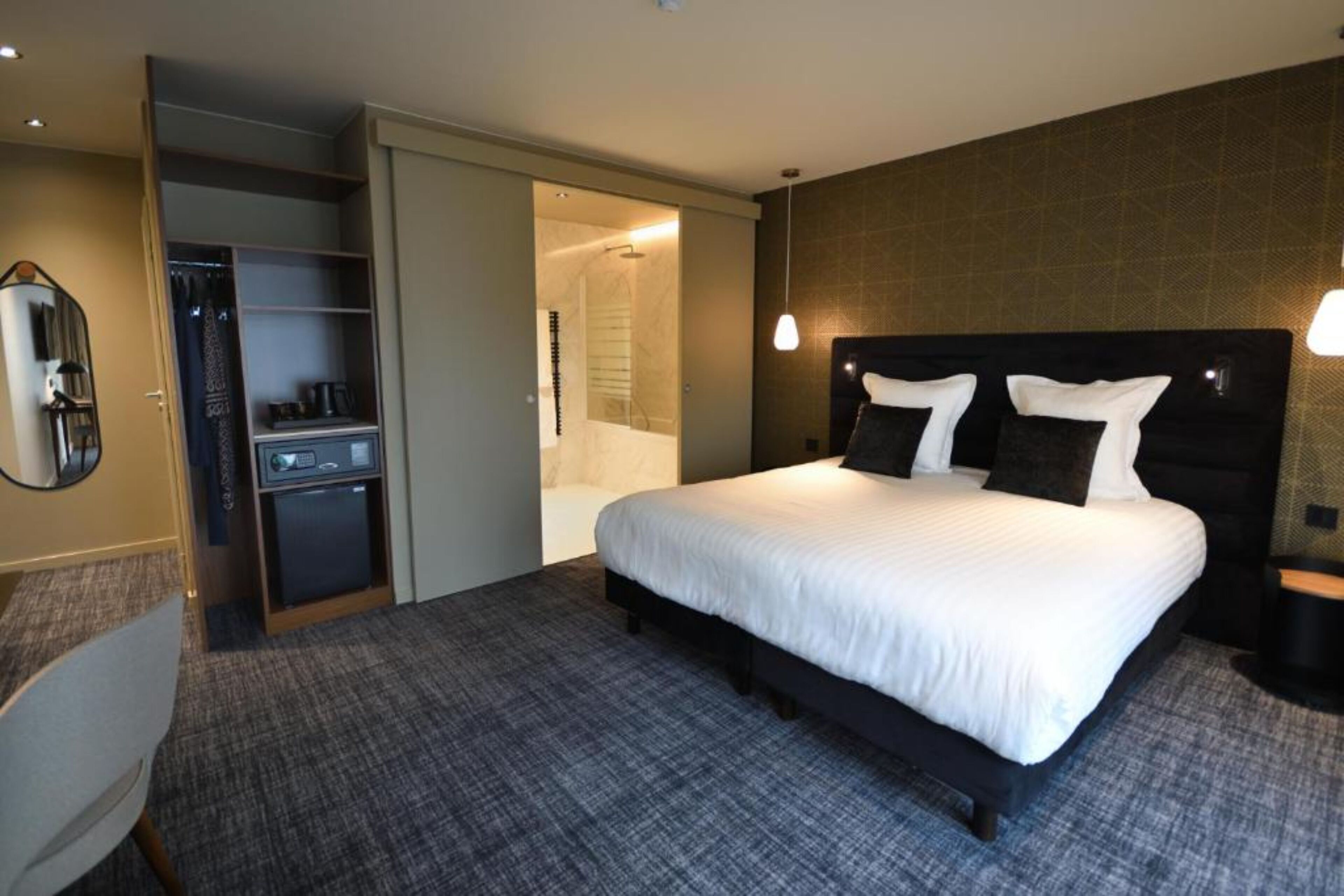 superior double room | frette italian sheets, premium bedding, pillow-top beds, minibar
