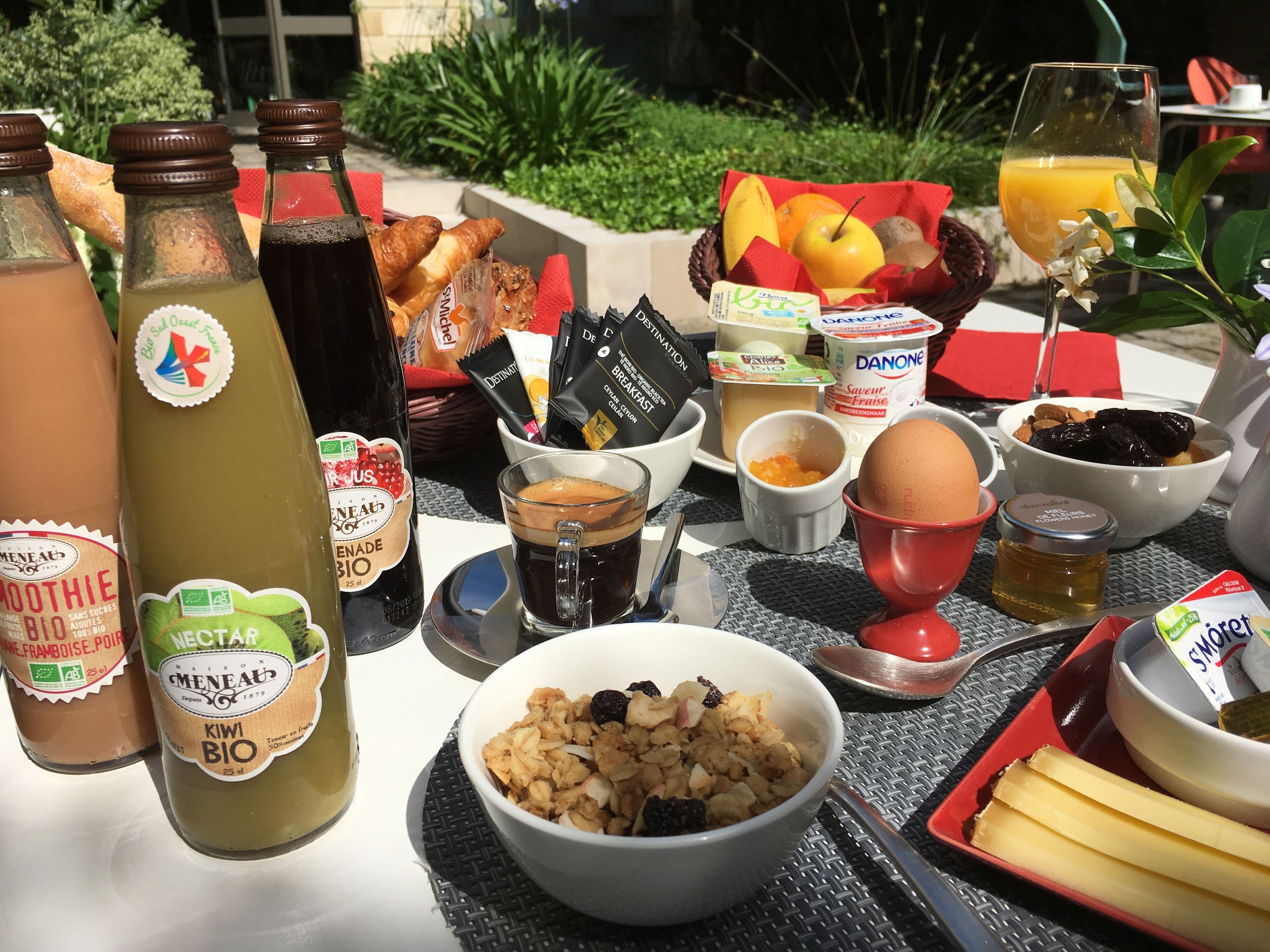 daily continental breakfast (eur 21 per person)