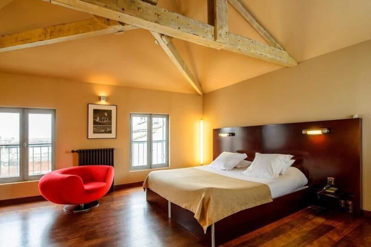 Frette Italian sheets, premium bedding, pillow-top beds, minibar