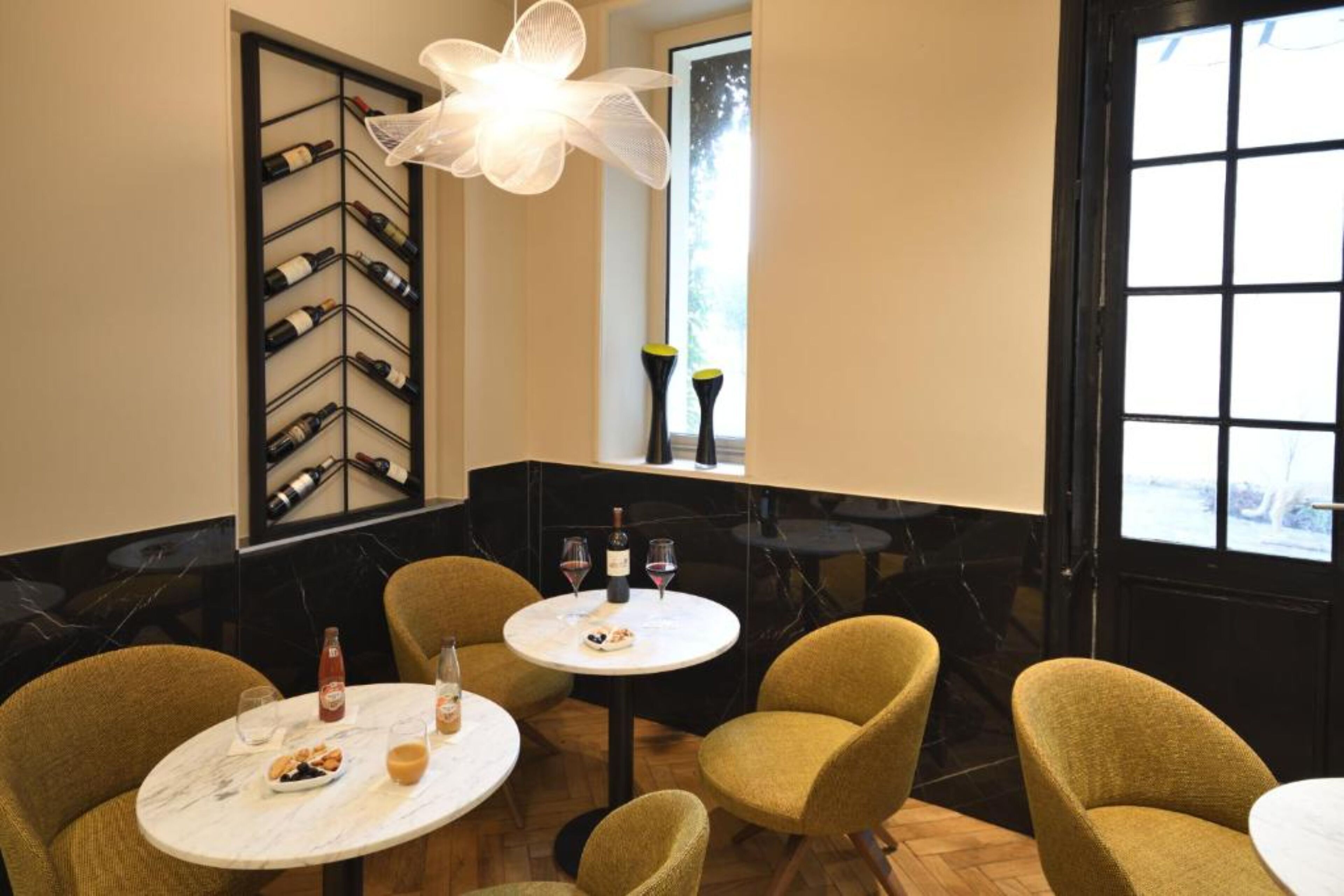 daily continental breakfast (eur 21 per person)