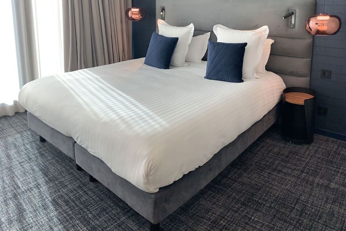 Frette Italian sheets, premium bedding, pillow-top beds, minibar