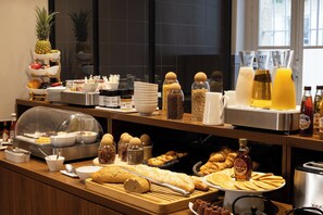 A buffet with various food items, beverages, and condiments. - La Maison Bord'eaux (Bordeaux)