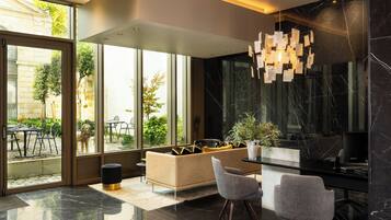 Coin salon dans le hall