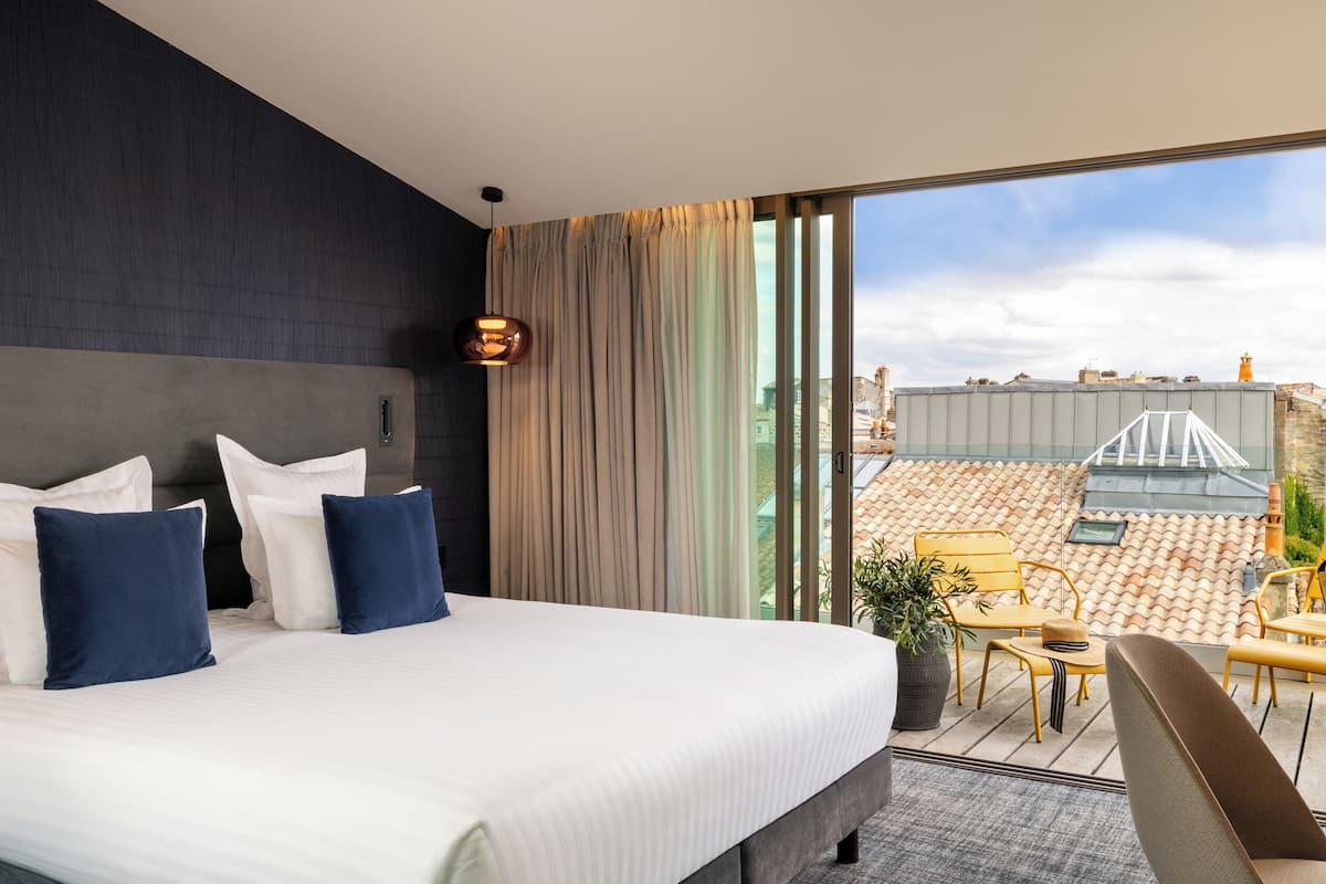 Double Room | Frette Italian sheets, premium bedding, pillowtop beds, minibar