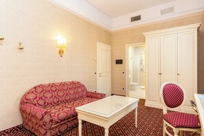 Estudi en suite júnior | Sala d'estar | Televisor LCD 