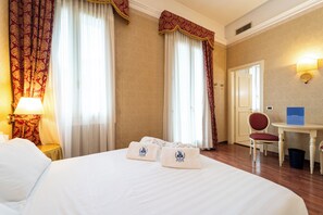 Comfort Double Room, Balcony | Down comforters, minibar, in-room safe, desk - Hotel Terme Roma (Abano Terme)