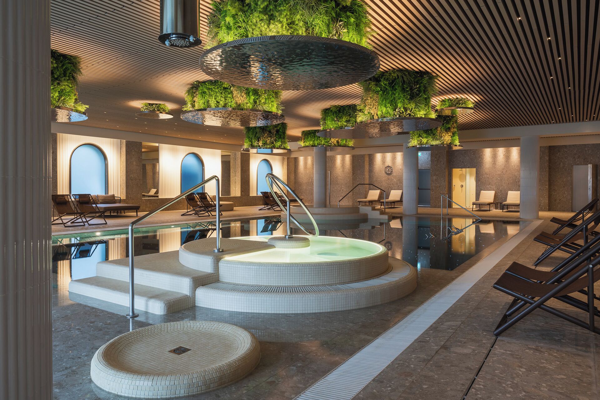 2 indoor pools, 4 outdoor pools, pool umbrellas, pool loungers