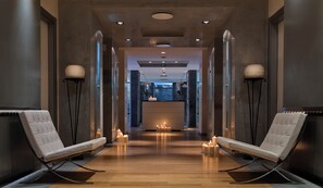 Sauna, bain à remous, hammam, soins corporels, bains de boue