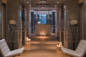 Sauna, bain à remous, hammam, soins corporels, bains de boue