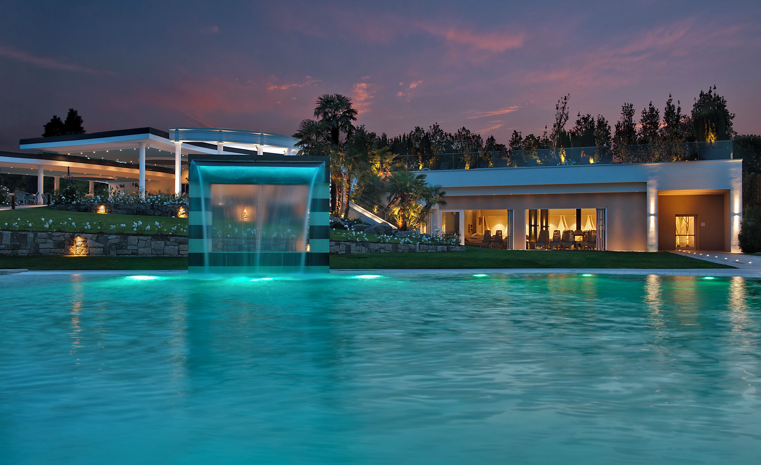 2 indoor pools, 4 outdoor pools, pool umbrellas, pool loungers