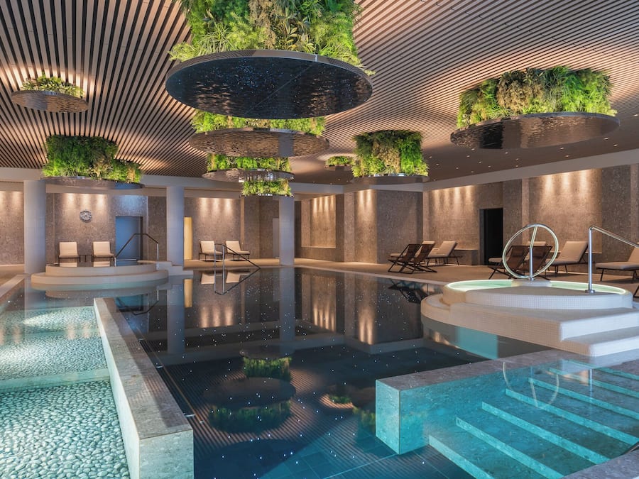 2 hồ bơi trong nhà, 4 hồ bơi ngoài trời, dù/ô trên bãi biển/hồ bơi