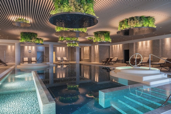 2 indoor pools, 4 outdoor pools, pool umbrellas, pool loungers