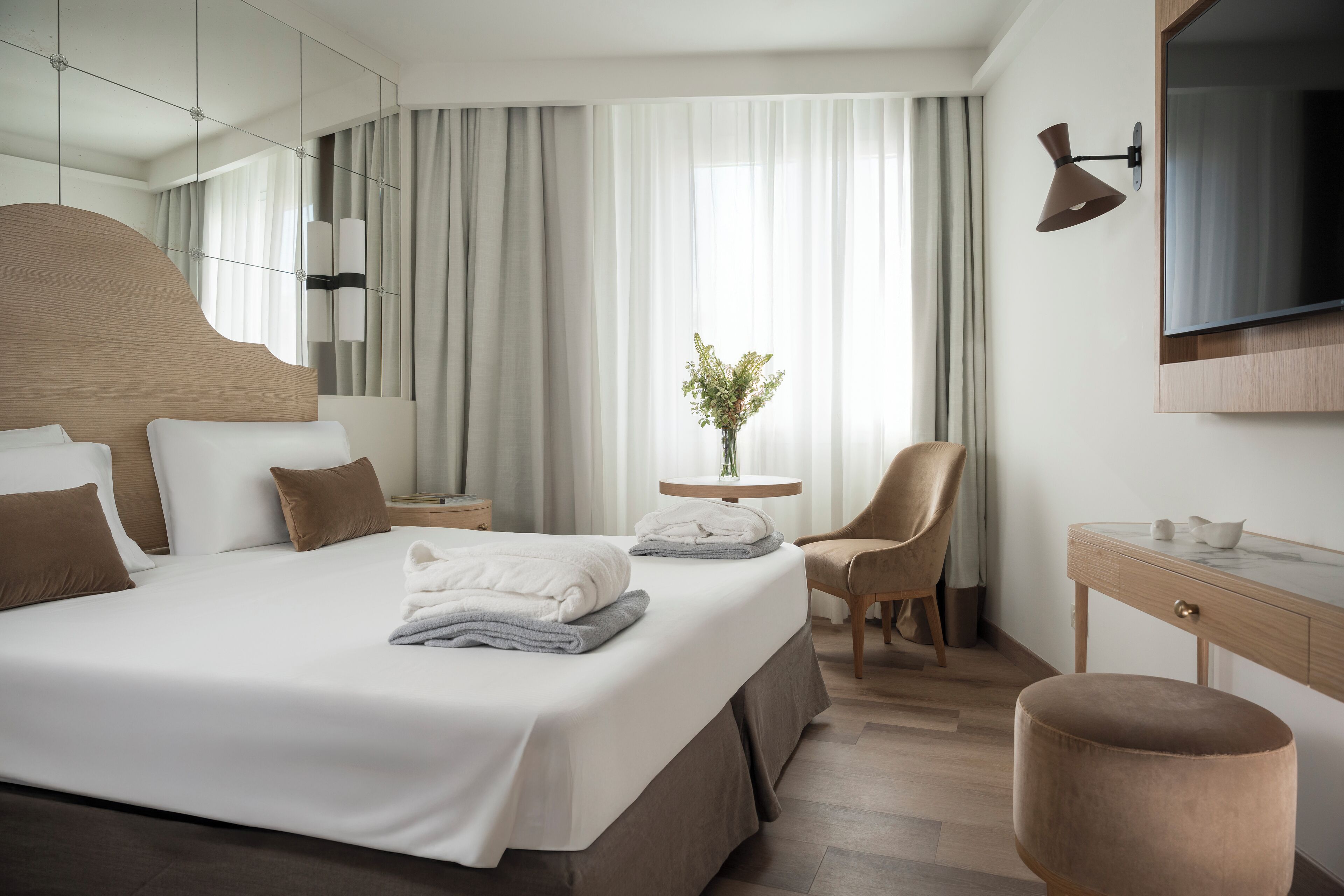 minibar, in-room safe, desk, blackout curtains