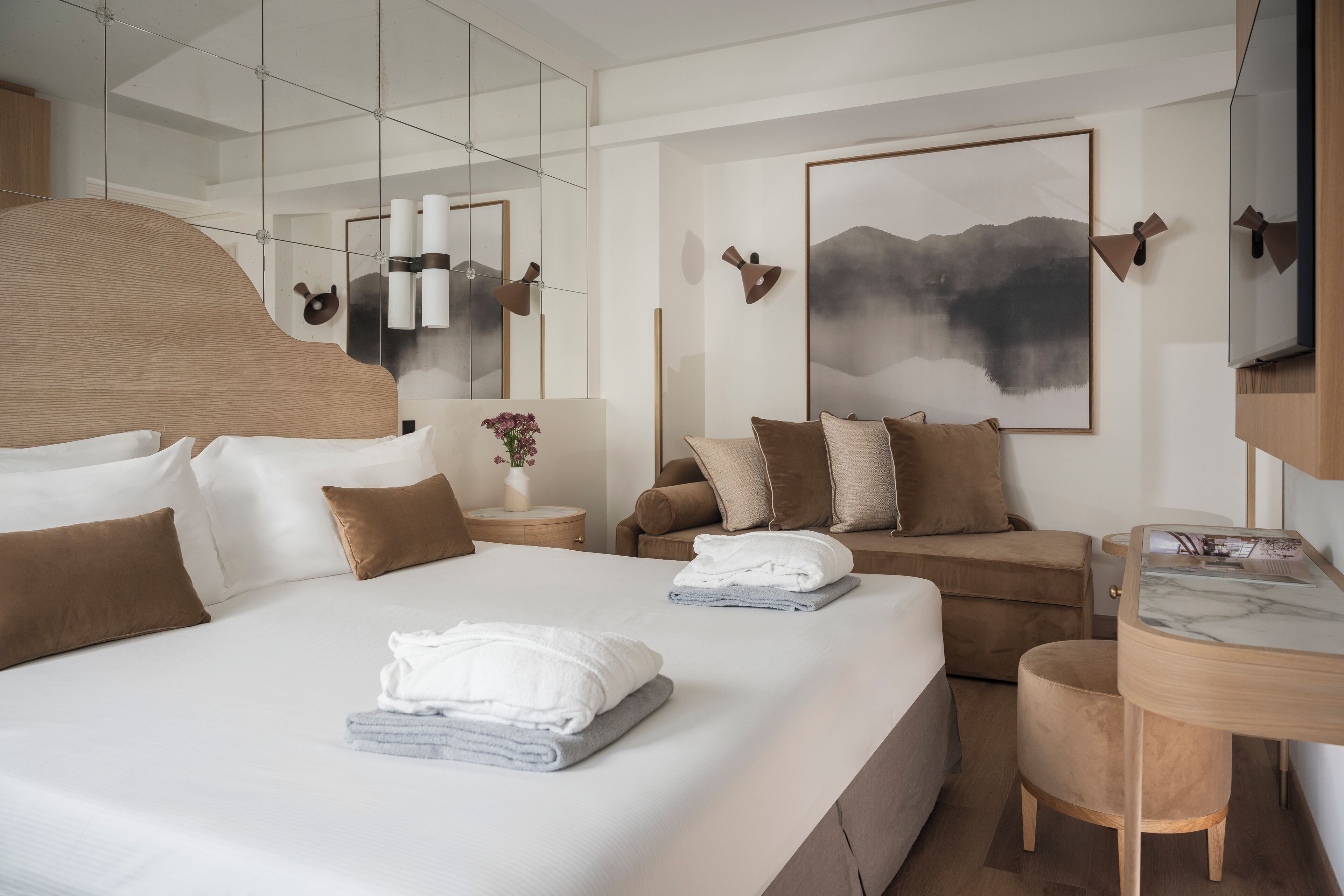 standard room | minibar, in-room safe, desk, blackout curtains