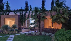 Sauna, hot tub, Turkish bath/hammam, body treatments, mud baths