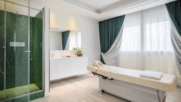 Couples treatment rooms, sauna, hot tub, hot springs, Turkish bath