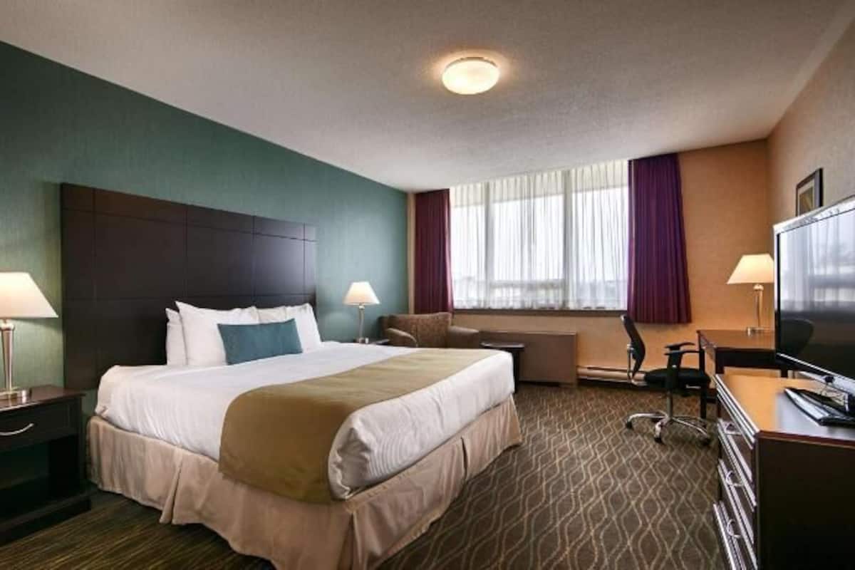 Desk, iron/ironing board, free cots/infant beds, free WiFi