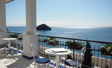 Terrace/patio. Best Western Hotel Acqua Novella