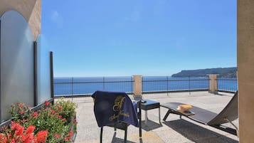 Quarto luxo, 1 cama King, de frente para o mar (Twin bed on request) | Vista do quarto