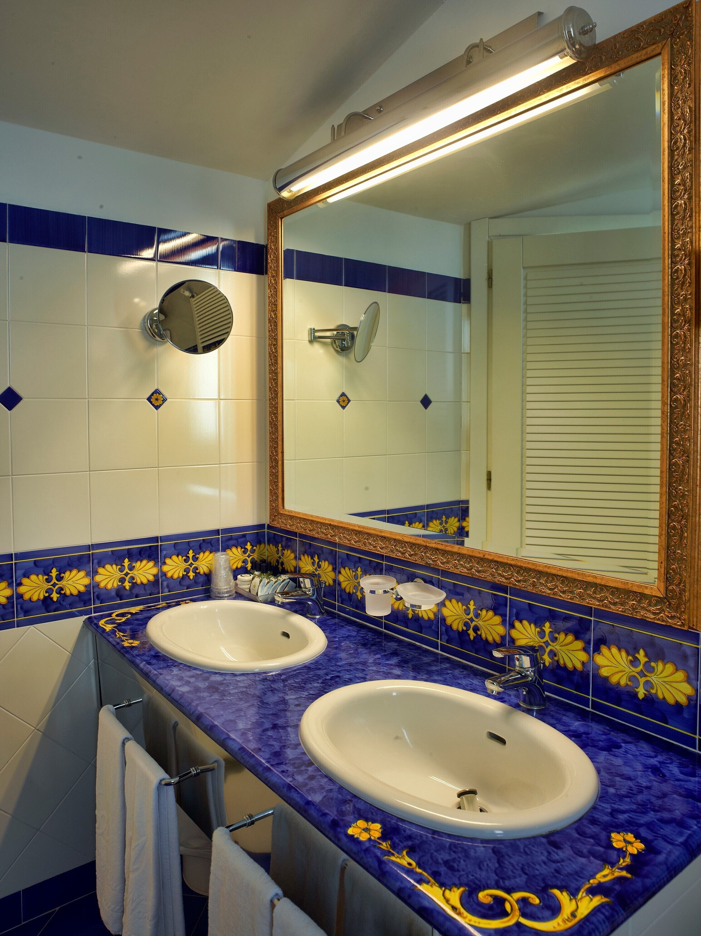 deluxe room, 1 king bed, sea facing (twin bed on request) | bathroom | shower, free toiletries, hair dryer, bidet