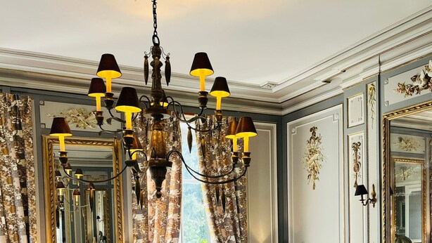A formal dining room with a chandelier, ornate mirrors, and classic furniture. - Cèdre Beaune, A Beauvallon Hotel & Spa (Beaune)