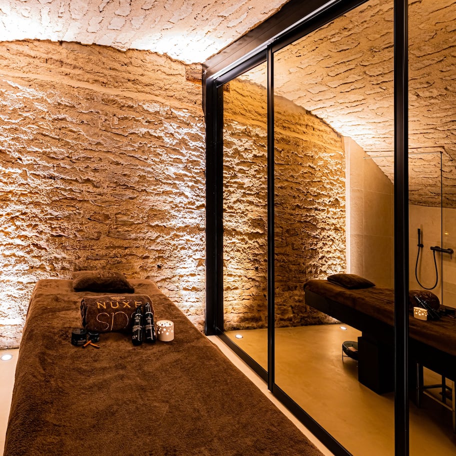 Couples treatment rooms, hot tub, steam room, Turkish bath