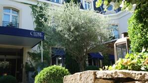 A building with a blue awning and a sign that reads "CÉDRE." - Cèdre Beaune, A Beauvallon Hotel & Spa (Beaune)