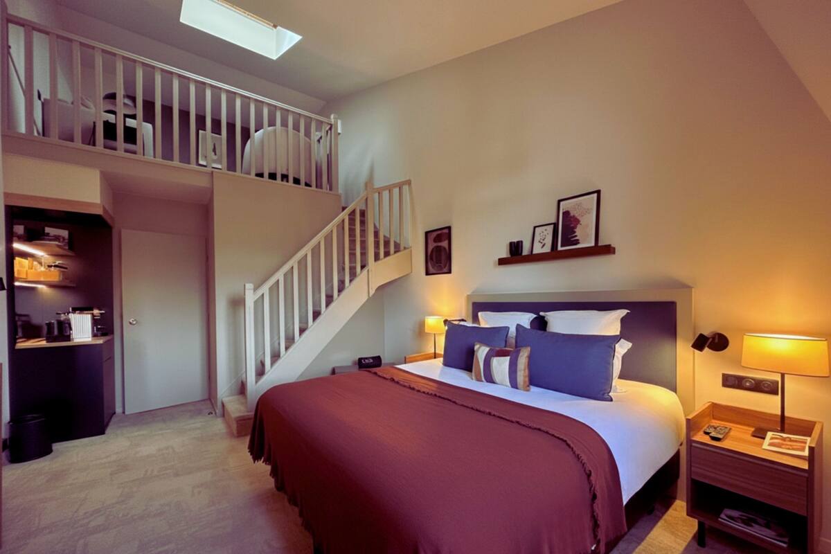 Ropa de cama de alta calidad y minibar 