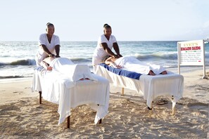 Espace de soins pour les couples, soins corporels, massages sur la plage