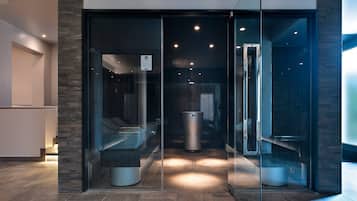 Een sauna, een stoombad, warm/mineraalwaterbronnen, een Turks bad/hammam