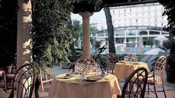 2 Restaurants, Mittagessen, Abendessen, internationale Küche