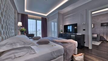 Luxury Room, 1 King Bed, Hill View