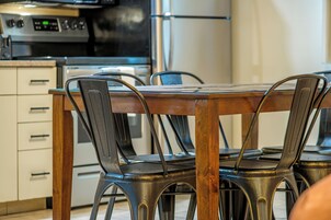 Suíte luxo, várias camas, cozinha | Cozinha privada