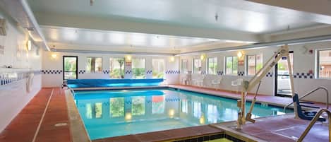 Inomhuspool och utomhuspool