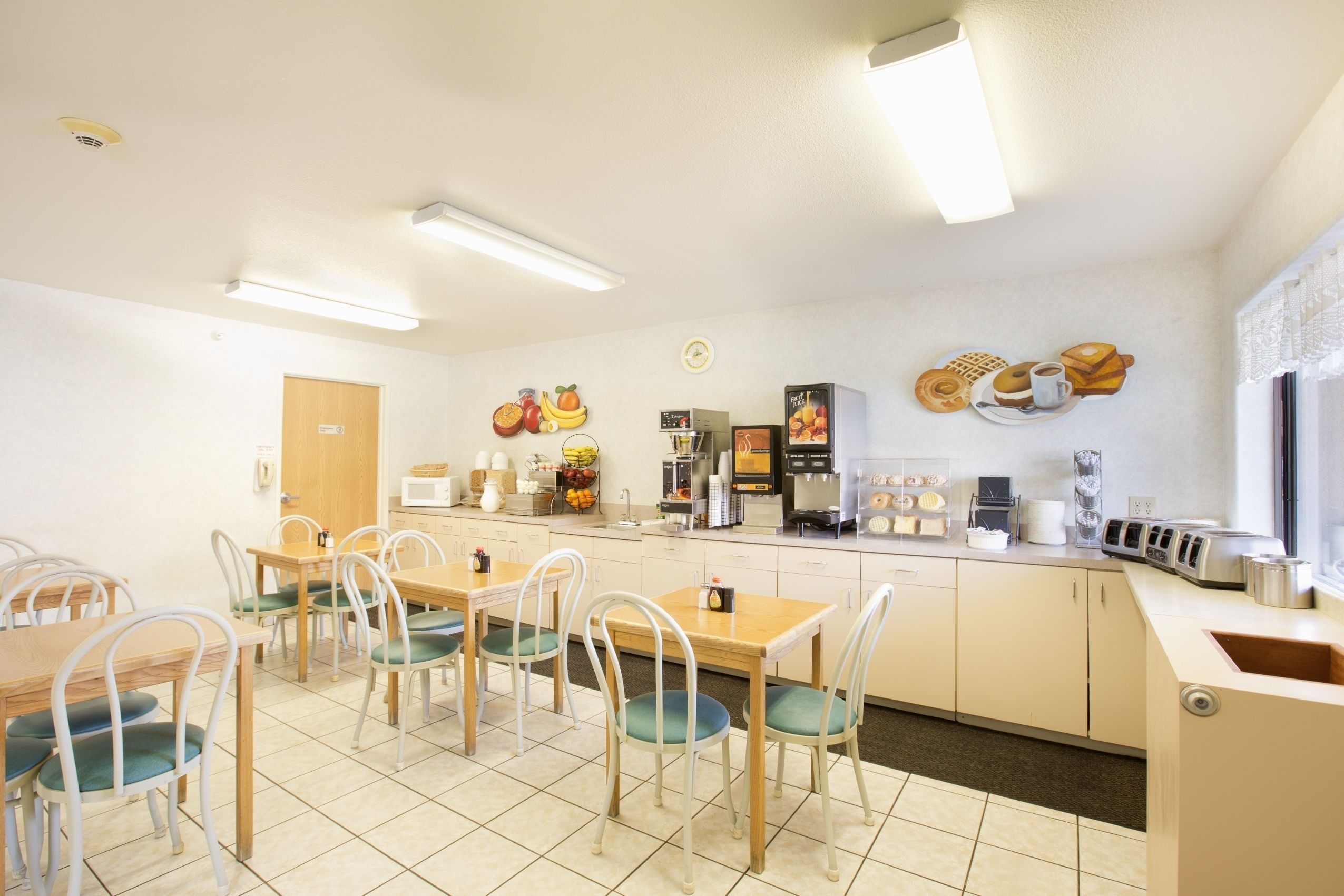 free daily continental breakfast