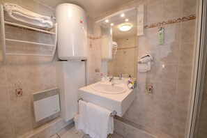 Bathroom sink - Hotel du Parc (Lyon)