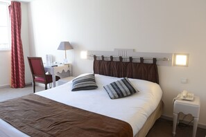 Premium bedding, in-room safe, desk, blackout drapes - Hotel du Parc (Lyon)
