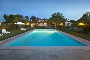 Outdoor pool, open 10:00 AM to 7:30 PM, pool umbrellas, pool loungers - Farmhouse Il Fienile (Montepulciano)