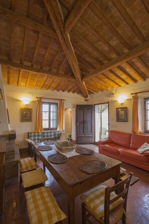 Apartment, 3 Bedrooms, 2 Bathrooms | In-room dining - Farmhouse Il Fienile (Montepulciano)