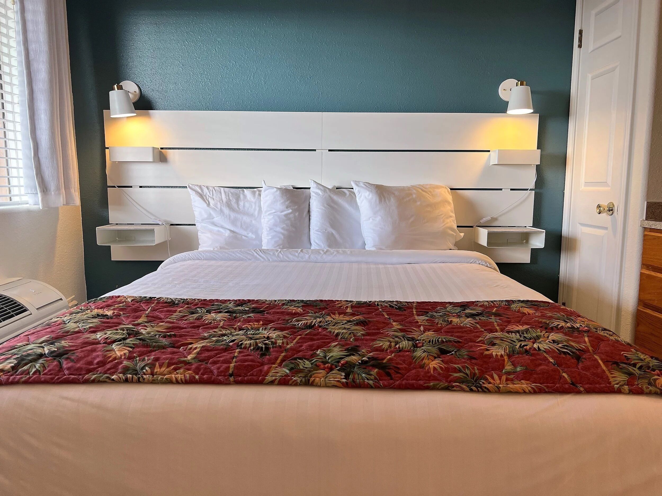 Iron/ironing board, free WiFi, bed sheets