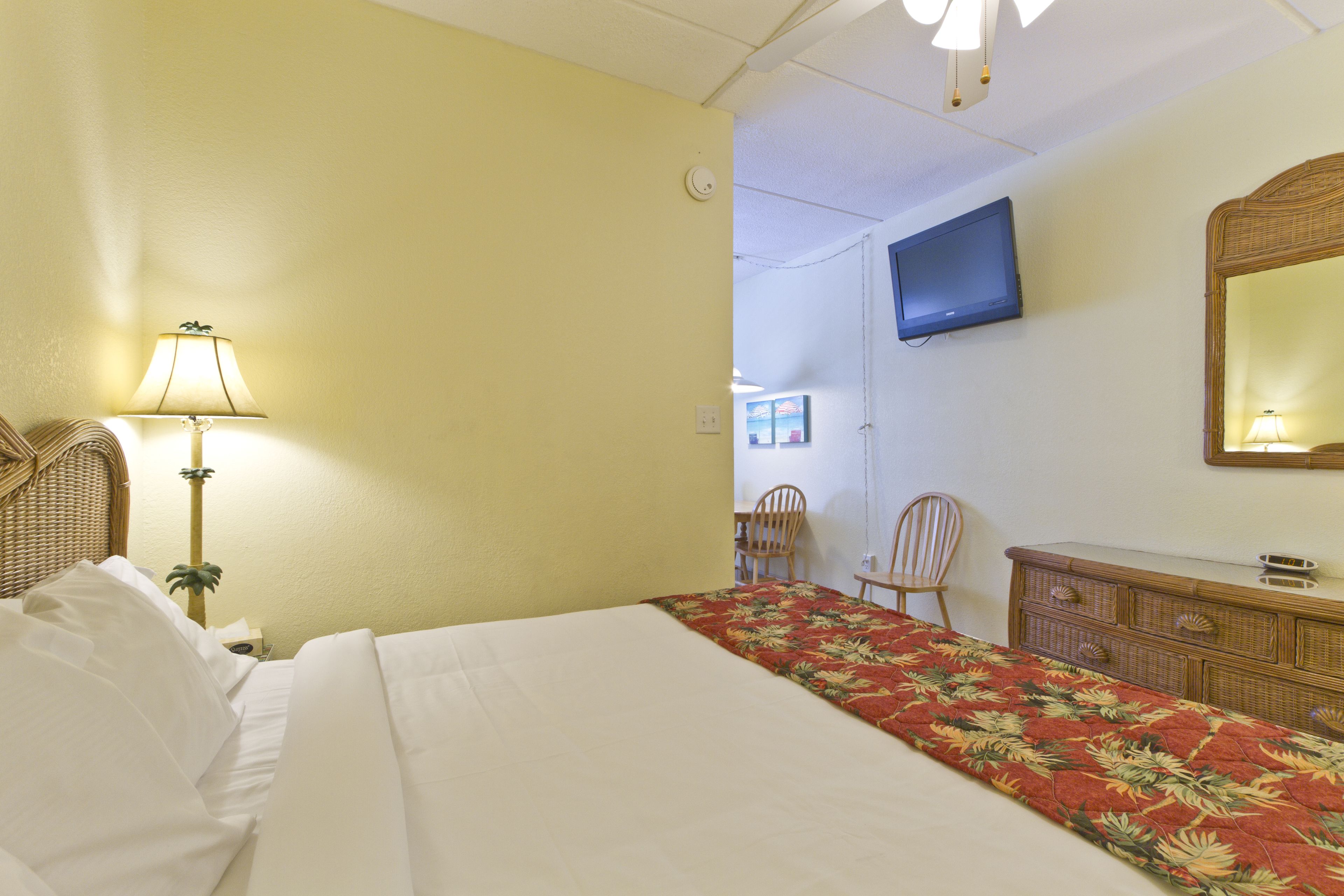 suite | iron/ironing board, free wifi, bed sheets