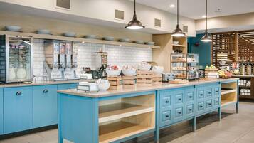 Desayuno continental gratuito y diario