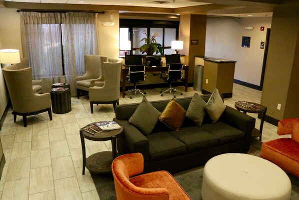 Lobby - Best Western Plus Omaha Airport Inn (Carter Lake)