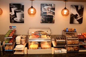 Free daily buffet breakfast - Best Western Plus Omaha Airport Inn (Carter Lake)