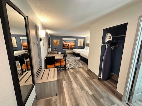 Suite, 1 King Bed, Non Smoking, Refrigerator & Microwave (Larger Room;with Sofabed) | In-room dining