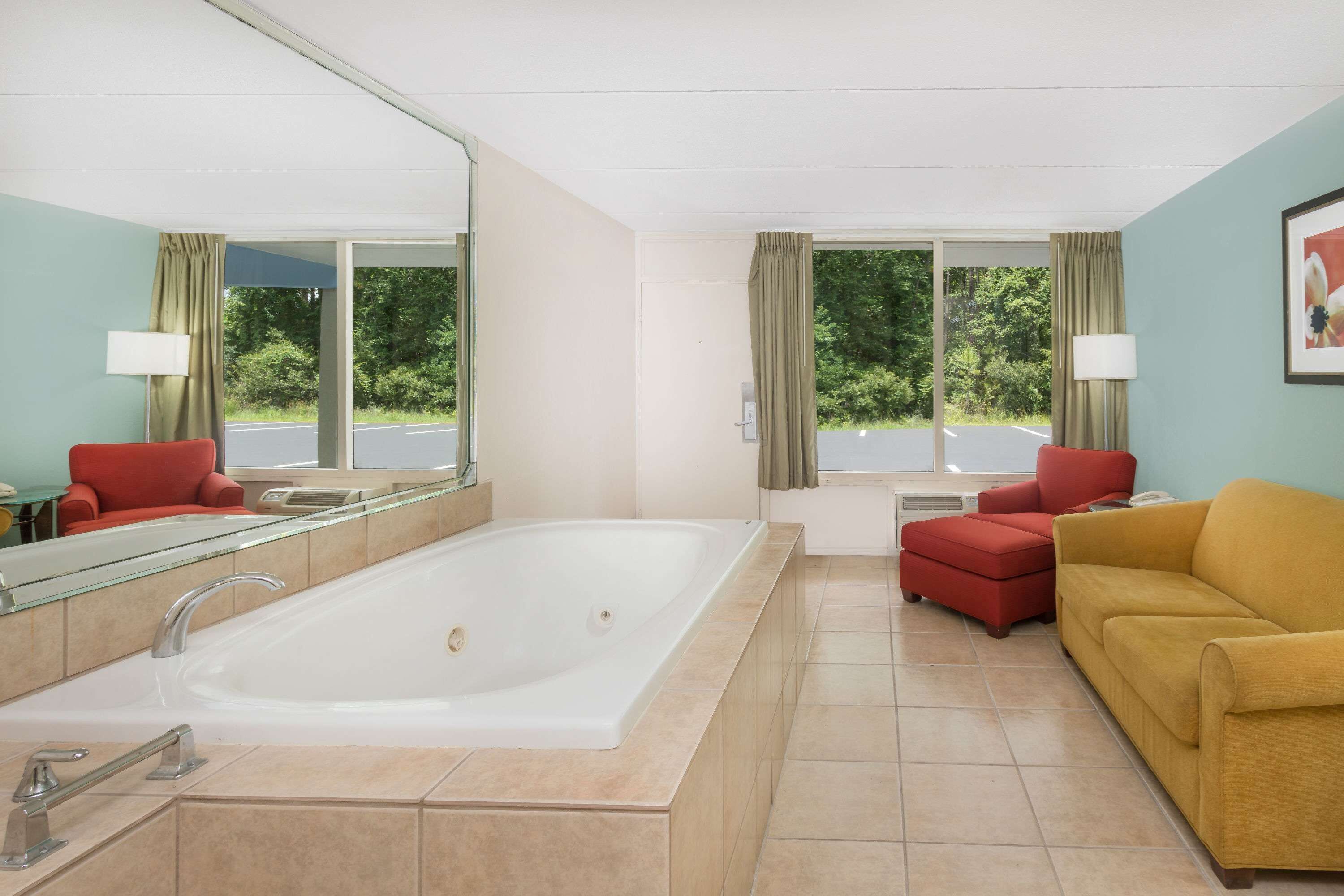 Super 8 by Wyndham Kingsland