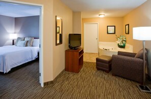 King Suite With Spa Bath | Room amenity
