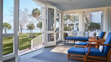 Hochwertige Bettwaren, Daunenbettdecken, Pillowtop-Betten, Minibar