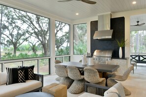 Kamer, Meerdere bedden (Villa) | Luxe beddengoed, donsdekens, pillowtop-bedden, een minibar