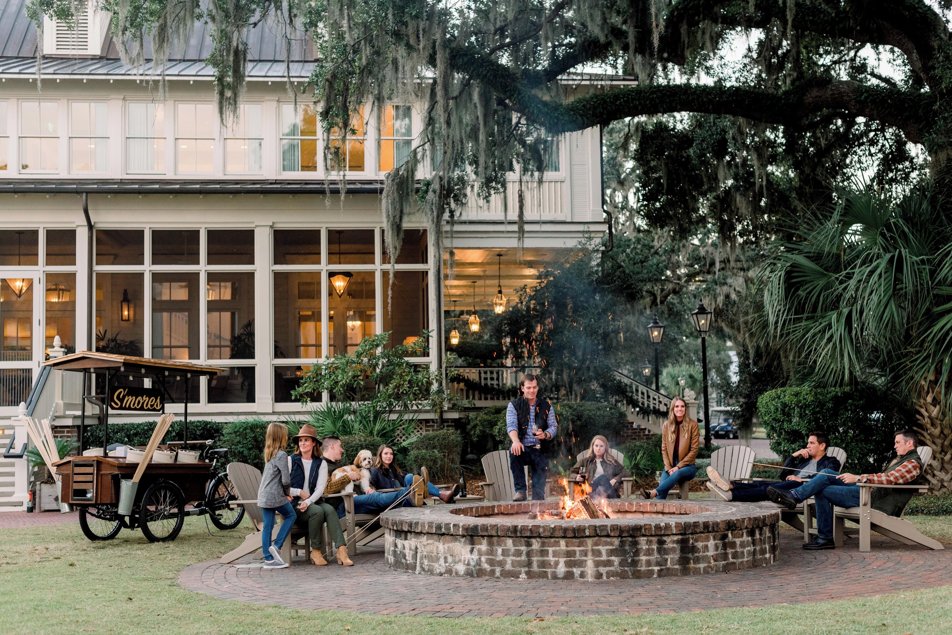 5 restaurants, breakfast, lunch, dinner served; american cuisine